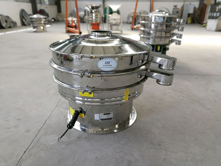 全不銹鋼振動篩整機采用不銹鋼拋光而成，干凈衛生，可避免原料被污染